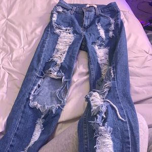ripped mom jeans size 3 / 25 W